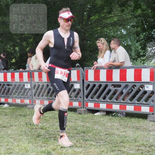 21.06.2025 - 27. Vierlanden-Triathlon KatJ http://msf.ph/oto/8017932 15.06.2025 13:17:53 Ziel 132, 196, 816 meine-sportfotos.de