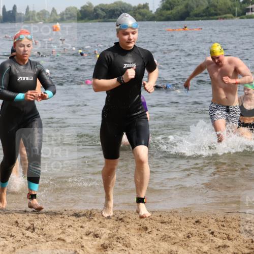 15.06.2025 - 27. Vierlanden-Triathlon Lena Gebhardt http://msf.ph/oto/8017942 15.06.2025 10:16:25 Schwimmen 477, 487, 489, 491, 494, 499, 523, 526, 549, 574, 611, 614, 634 meine-sportfotos.de