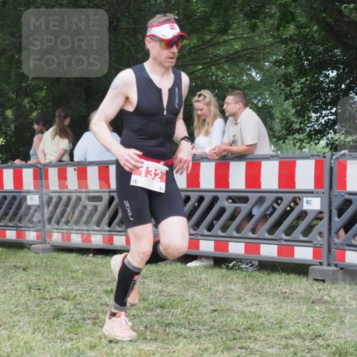 21.06.2025 - 27. Vierlanden-Triathlon KatJ http://msf.ph/oto/8017946 15.06.2025 13:17:53 Ziel 132, 196, 816 meine-sportfotos.de