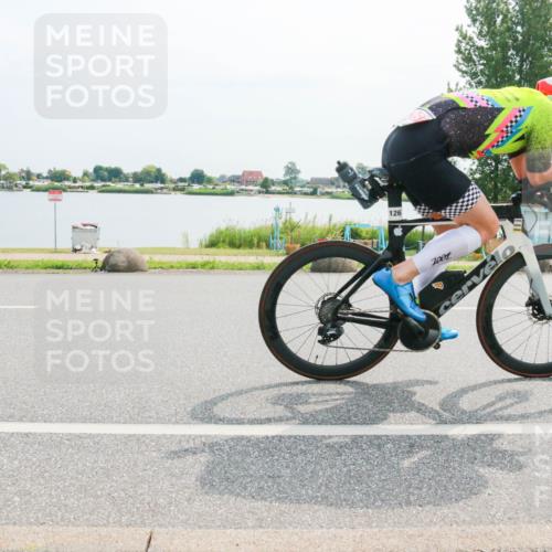 15.06.2025 - 27. Vierlanden-Triathlon H.Heesch http://msf.ph/oto/8017951 15.06.2025 10:12:50 Radfahren 126, 158, 366 meine-sportfotos.de
