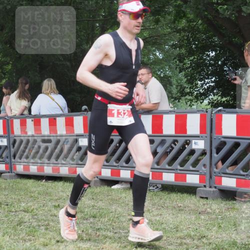 21.06.2025 - 27. Vierlanden-Triathlon KatJ http://msf.ph/oto/8017962 15.06.2025 13:17:53 Ziel 132, 196, 816 meine-sportfotos.de