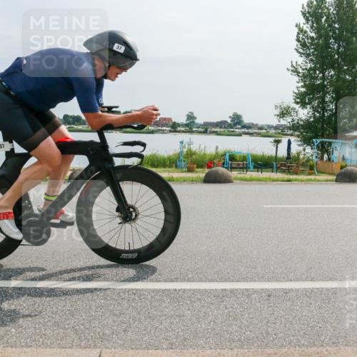 15.06.2025 - 27. Vierlanden-Triathlon H.Heesch http://msf.ph/oto/8017963 15.06.2025 10:13:23 Radfahren 37, 90, 384, 415 meine-sportfotos.de