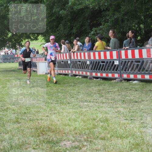 21.06.2025 - 27. Vierlanden-Triathlon KatJ http://msf.ph/oto/8017993 15.06.2025 13:17:55 Ziel 196, 816 meine-sportfotos.de