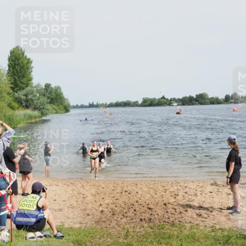 21.06.2025 - 27. Vierlanden-Triathlon MichiJ http://msf.ph/oto/8018001 15.06.2026 10:18:21 Schwimmen 495, 535, 568, 586 meine-sportfotos.de