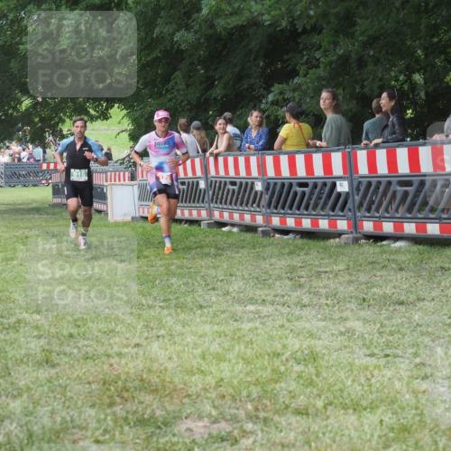 21.06.2025 - 27. Vierlanden-Triathlon KatJ http://msf.ph/oto/8018011 15.06.2025 13:17:55 Ziel 196, 816 meine-sportfotos.de