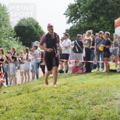 15.06.2025 - 27. Vierlanden-Triathlon KatJ http://msf.ph/oto/8018041 15.06.2025 10:17:21 Schwimmen 510, 529, 556, 575, 581, 584 meine-sportfotos.de