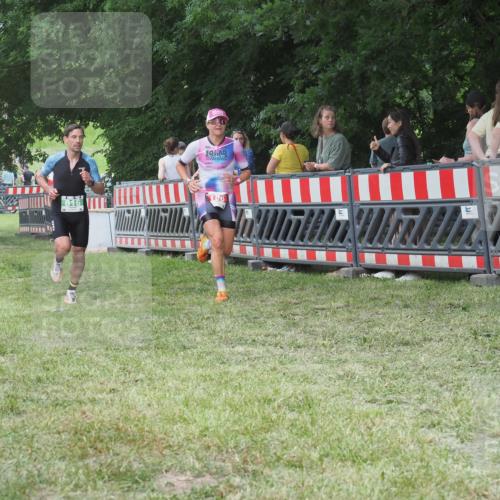 21.06.2025 - 27. Vierlanden-Triathlon KatJ http://msf.ph/oto/8018044 15.06.2025 13:17:55 Ziel 196, 816 meine-sportfotos.de