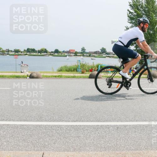 21.06.2025 - 27. Vierlanden-Triathlon H.Heesch http://msf.ph/oto/8018045 15.06.2025 12:00:05 Radfahren 776, 825 meine-sportfotos.de