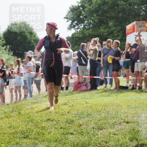 15.06.2025 - 27. Vierlanden-Triathlon KatJ http://msf.ph/oto/8018051 15.06.2025 10:17:22 Schwimmen 529, 556, 575, 581, 584 meine-sportfotos.de