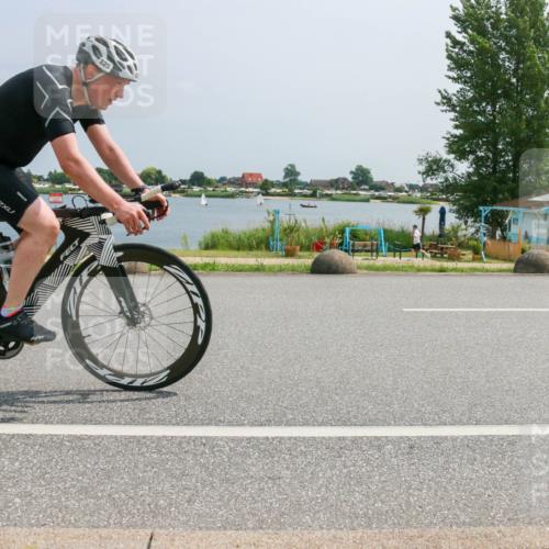 21.06.2025 - 27. Vierlanden-Triathlon H.Heesch http://msf.ph/oto/8018085 15.06.2025 12:00:10 Radfahren 825 meine-sportfotos.de