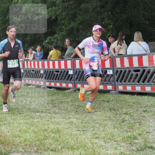 21.06.2025 - 27. Vierlanden-Triathlon KatJ http://msf.ph/oto/8018095 15.06.2025 13:17:57 Ziel 196, 691, 816 meine-sportfotos.de
