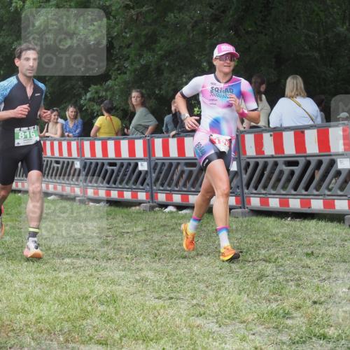 21.06.2025 - 27. Vierlanden-Triathlon KatJ http://msf.ph/oto/8018110 15.06.2025 13:17:57 Ziel 196, 691, 816 meine-sportfotos.de