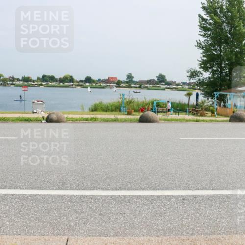 21.06.2025 - 27. Vierlanden-Triathlon H.Heesch http://msf.ph/oto/8018114 15.06.2025 12:00:10 Radfahren 825 meine-sportfotos.de