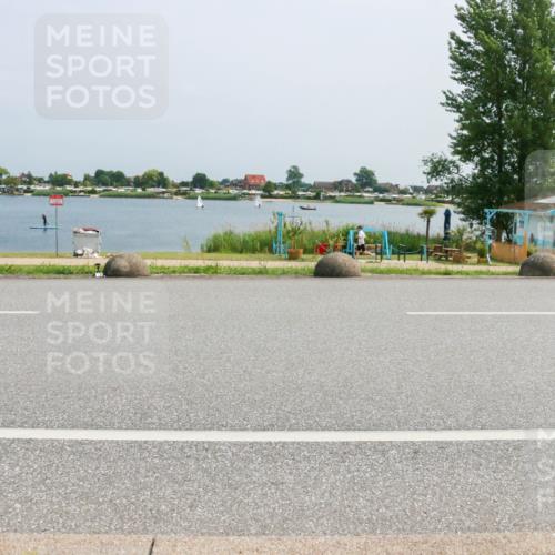 21.06.2025 - 27. Vierlanden-Triathlon H.Heesch http://msf.ph/oto/8018147 15.06.2025 12:00:10 Radfahren 825 meine-sportfotos.de