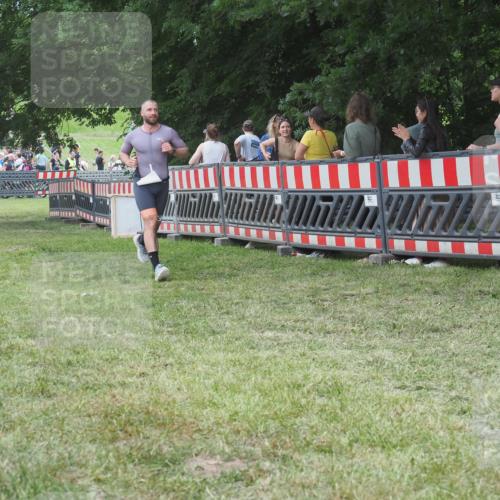 21.06.2025 - 27. Vierlanden-Triathlon KatJ http://msf.ph/oto/8018190 15.06.2025 13:18:04 Ziel 691 meine-sportfotos.de