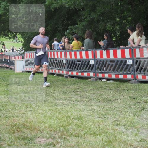 21.06.2025 - 27. Vierlanden-Triathlon KatJ http://msf.ph/oto/8018240 15.06.2025 13:18:05 Ziel 691 meine-sportfotos.de