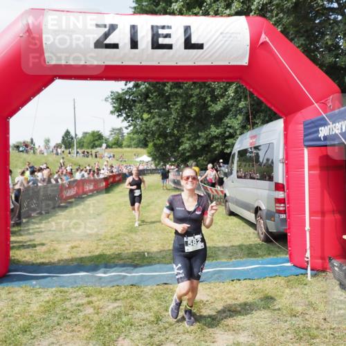 21.06.2025 - 27. Vierlanden-Triathlon MichiJ http://msf.ph/oto/8018253 15.06.2026 11:34:09 Ziel 521, 582 meine-sportfotos.de