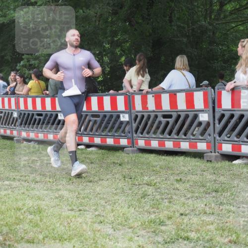 21.06.2025 - 27. Vierlanden-Triathlon KatJ http://msf.ph/oto/8018288 15.06.2025 13:18:06 Ziel 691 meine-sportfotos.de