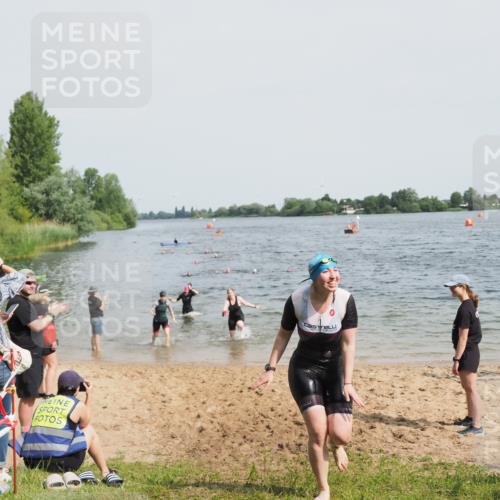 21.06.2025 - 27. Vierlanden-Triathlon MichiJ http://msf.ph/oto/8018298 15.06.2026 10:18:27 Schwimmen 495, 533, 535, 621, 628 meine-sportfotos.de