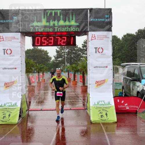 15.06.2025 - 7 Türme Triathlon Michael Strokosch http://msf.ph/oto/8018325 15.06.2025 15:37:21 Ziel  meine-sportfotos.de