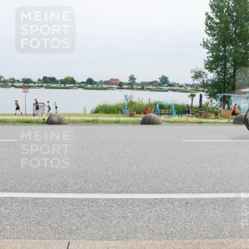 15.06.2025 - 27. Vierlanden-Triathlon H.Heesch http://msf.ph/oto/8018371 15.06.2025 11:15:09 Radfahren 803, 866, 871 meine-sportfotos.de