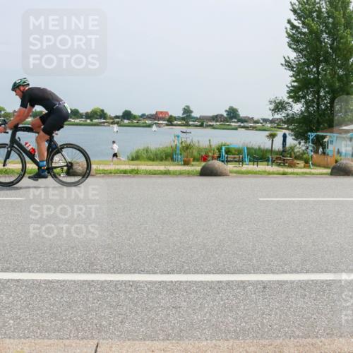 21.06.2025 - 27. Vierlanden-Triathlon H.Heesch http://msf.ph/oto/8018379 15.06.2025 12:00:13 Radfahren 785, 825 meine-sportfotos.de
