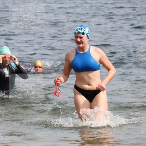 15.06.2025 - 27. Vierlanden-Triathlon Lena Gebhardt http://msf.ph/oto/8018427 15.06.2025 10:16:40 Schwimmen 491, 501, 516, 549, 604, 633 meine-sportfotos.de