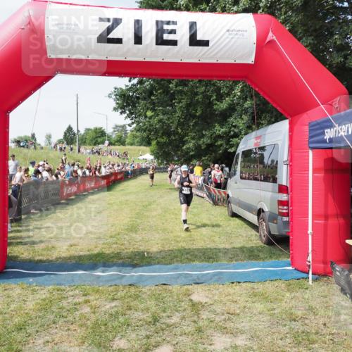 21.06.2025 - 27. Vierlanden-Triathlon MichiJ http://msf.ph/oto/8018436 15.06.2026 11:34:31 Ziel 559 meine-sportfotos.de