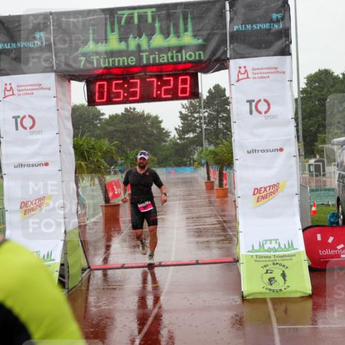15.06.2025 - 7 Türme Triathlon Michael Strokosch http://msf.ph/oto/8018449 15.06.2025 15:37:28 Ziel 262 meine-sportfotos.de