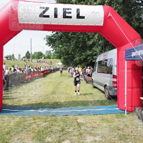 21.06.2025 - 27. Vierlanden-Triathlon MichiJ http://msf.ph/oto/8018467 15.06.2026 11:34:32 Ziel 559 meine-sportfotos.de