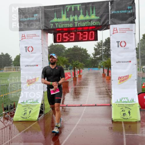 15.06.2025 - 7 Türme Triathlon Michael Strokosch http://msf.ph/oto/8018474 15.06.2025 15:37:29 Ziel 262 meine-sportfotos.de