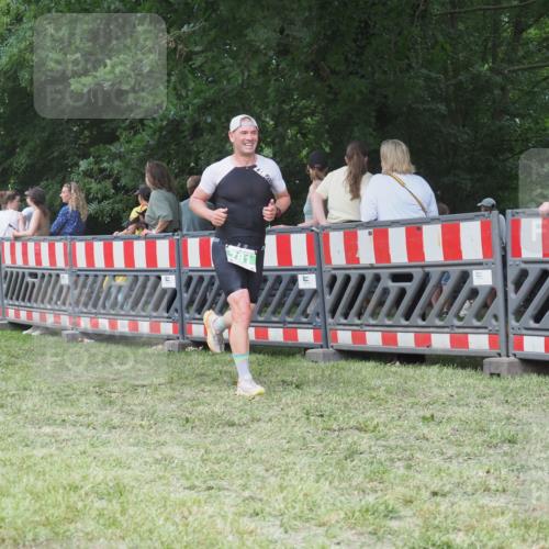 21.06.2025 - 27. Vierlanden-Triathlon KatJ http://msf.ph/oto/8018492 15.06.2025 13:18:27 Ziel 172, 781 meine-sportfotos.de