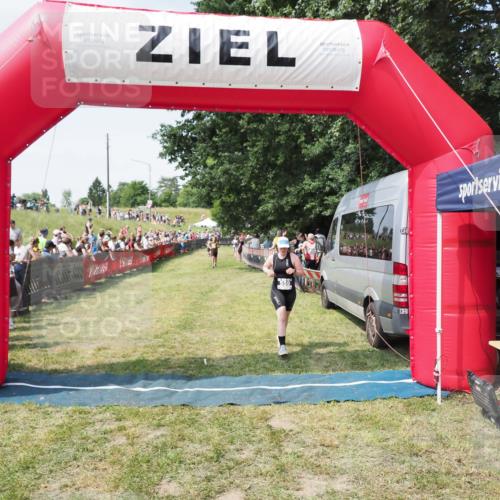 21.06.2025 - 27. Vierlanden-Triathlon MichiJ http://msf.ph/oto/8018500 15.06.2026 11:34:32 Ziel 559 meine-sportfotos.de