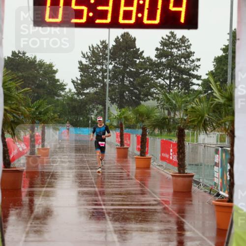 15.06.2025 - 7 Türme Triathlon Michael Strokosch http://msf.ph/oto/8018501 15.06.2025 15:38:04 Ziel  meine-sportfotos.de