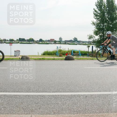 15.06.2025 - 27. Vierlanden-Triathlon H.Heesch http://msf.ph/oto/8018502 15.06.2025 09:32:01 Radfahren 18, 38, 93, 178, 185 meine-sportfotos.de