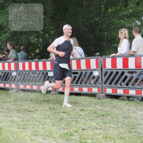 21.06.2025 - 27. Vierlanden-Triathlon KatJ http://msf.ph/oto/8018545 15.06.2025 13:18:27 Ziel 172, 781 meine-sportfotos.de