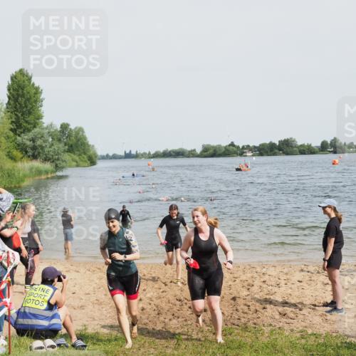 21.06.2025 - 27. Vierlanden-Triathlon MichiJ http://msf.ph/oto/8018558 15.06.2026 10:18:33 Schwimmen 495, 533, 621, 628 meine-sportfotos.de