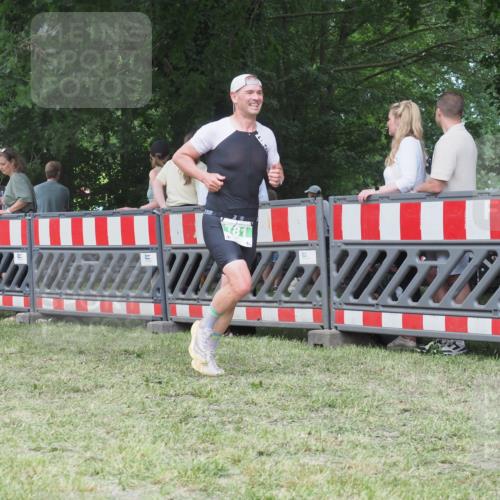 21.06.2025 - 27. Vierlanden-Triathlon KatJ http://msf.ph/oto/8018560 15.06.2025 13:18:27 Ziel 172, 781 meine-sportfotos.de