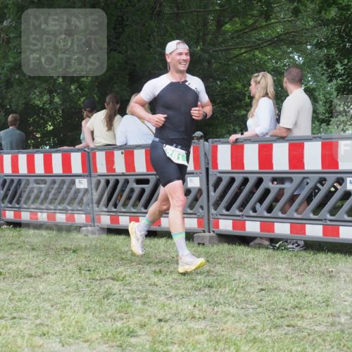 21.06.2025 - 27. Vierlanden-Triathlon KatJ http://msf.ph/oto/8018575 15.06.2025 13:18:28 Ziel 172, 781 meine-sportfotos.de