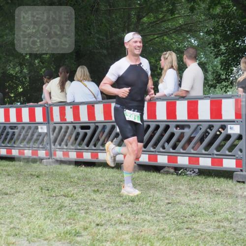 21.06.2025 - 27. Vierlanden-Triathlon KatJ http://msf.ph/oto/8018589 15.06.2025 13:18:28 Ziel 172, 781 meine-sportfotos.de