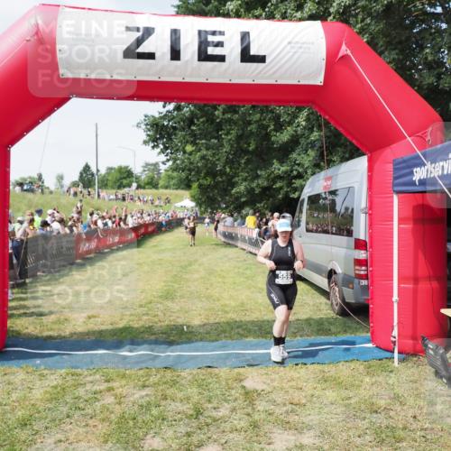 21.06.2025 - 27. Vierlanden-Triathlon MichiJ http://msf.ph/oto/8018592 15.06.2026 11:34:33 Ziel 559 meine-sportfotos.de