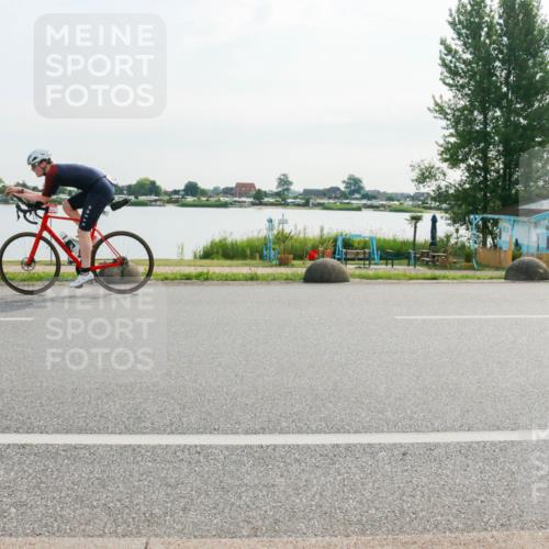 15.06.2025 - 27. Vierlanden-Triathlon H.Heesch http://msf.ph/oto/8018608 15.06.2025 09:32:52 Radfahren 71, 72, 81, 180, 232 meine-sportfotos.de