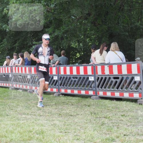 21.06.2025 - 27. Vierlanden-Triathlon KatJ http://msf.ph/oto/8018649 15.06.2025 13:18:30 Ziel 172 meine-sportfotos.de