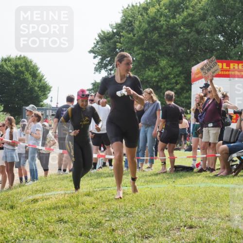 15.06.2025 - 27. Vierlanden-Triathlon KatJ http://msf.ph/oto/8018676 15.06.2025 10:17:52 Schwimmen 493, 522, 563, 571 meine-sportfotos.de