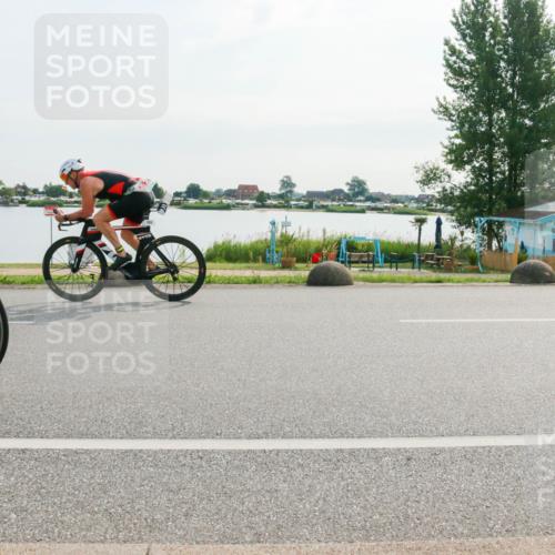 15.06.2025 - 27. Vierlanden-Triathlon H.Heesch http://msf.ph/oto/8018685 15.06.2025 09:33:10 Radfahren 34, 152, 235, 239 meine-sportfotos.de
