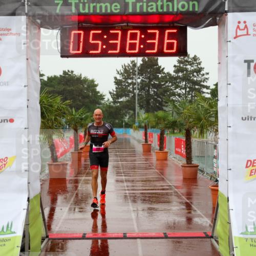 15.06.2025 - 7 Türme Triathlon Michael Strokosch http://msf.ph/oto/8018691 15.06.2025 15:38:36 Ziel 301 meine-sportfotos.de