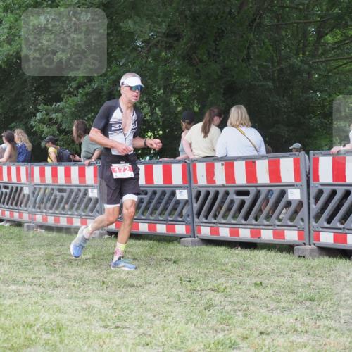 21.06.2025 - 27. Vierlanden-Triathlon KatJ http://msf.ph/oto/8018693 15.06.2025 13:18:30 Ziel 172 meine-sportfotos.de
