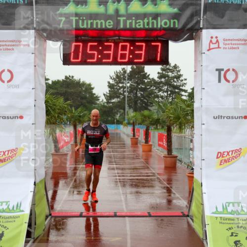 15.06.2025 - 7 Türme Triathlon Michael Strokosch http://msf.ph/oto/8018700 15.06.2025 15:38:37 Ziel 301 meine-sportfotos.de