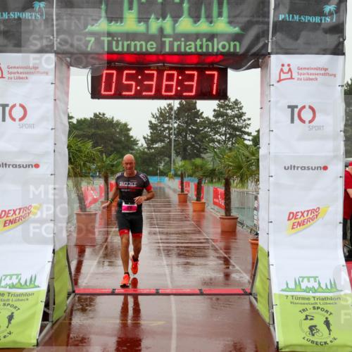 15.06.2025 - 7 Türme Triathlon Michael Strokosch http://msf.ph/oto/8018709 15.06.2025 15:38:37 Ziel 301 meine-sportfotos.de