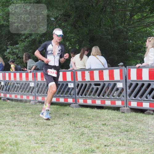 21.06.2025 - 27. Vierlanden-Triathlon KatJ http://msf.ph/oto/8018711 15.06.2025 13:18:30 Ziel 172 meine-sportfotos.de